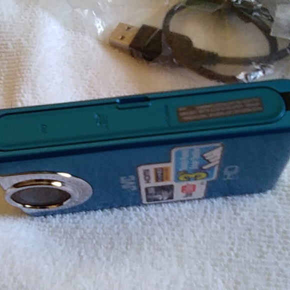 JVC Picsio GC-FM2 HD Memory Camera - Picture 4 of 16